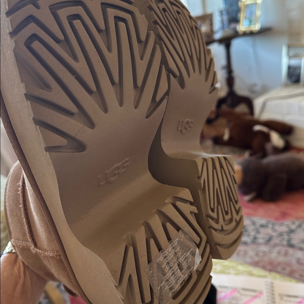 UGG Tan Suede Platform Boots - Picture 3 of 3